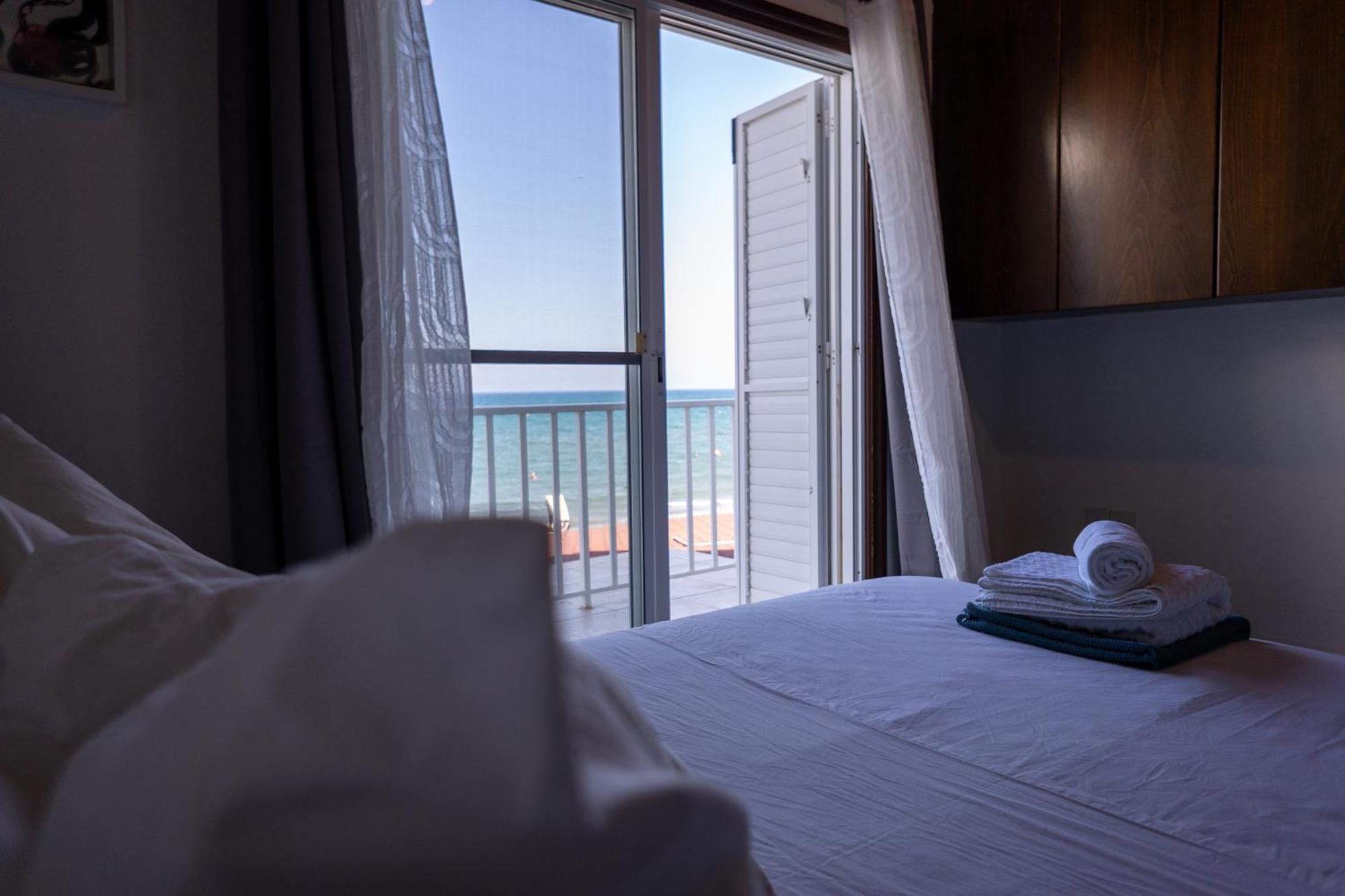 Villa Beach House At Seafront Meneou Exterior foto