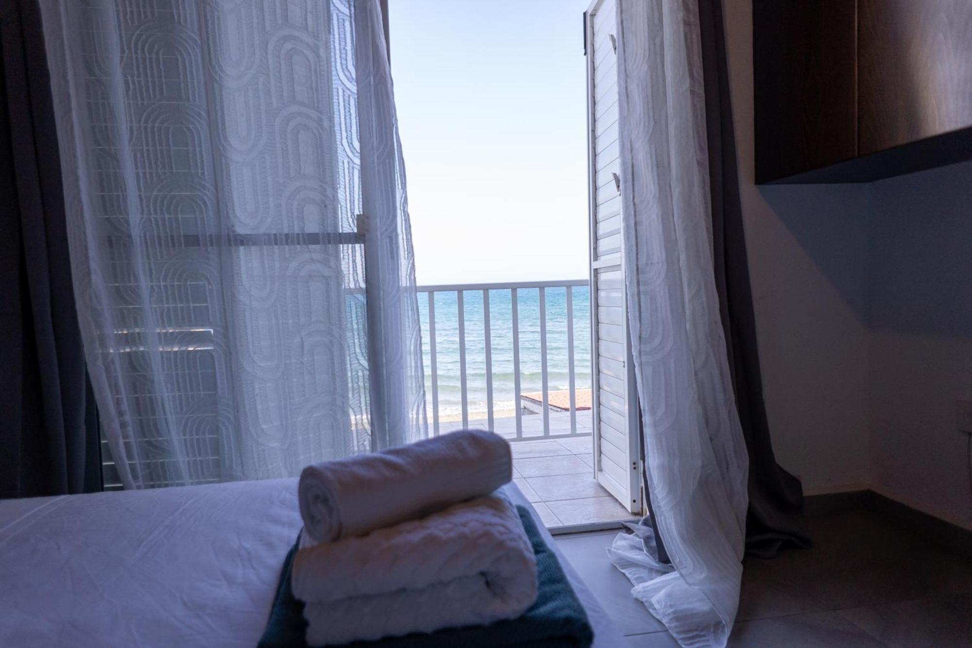 Villa Beach House At Seafront Meneou Exterior foto