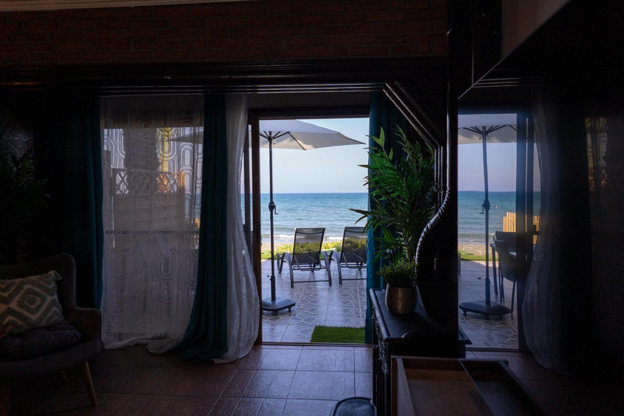 Villa Beach House At Seafront Meneou Exterior foto